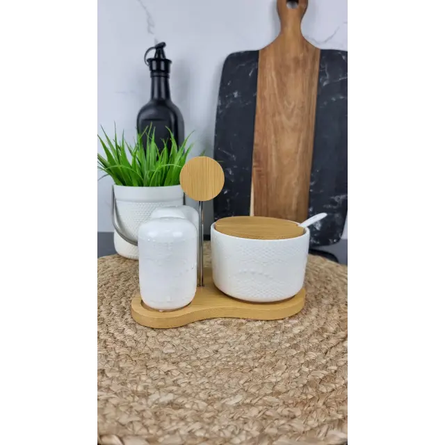 PJ02561 Набор 3-пр. на дерев. подставке соль, перец, сахар